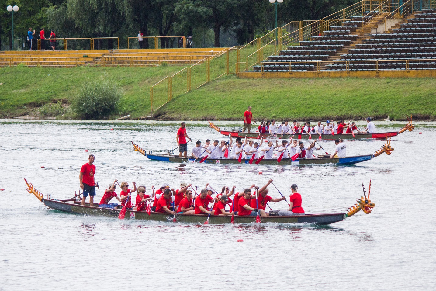 Veslačke utrke u sklopu Festivala zmajevih čamaca na Jarunskom jezeru 